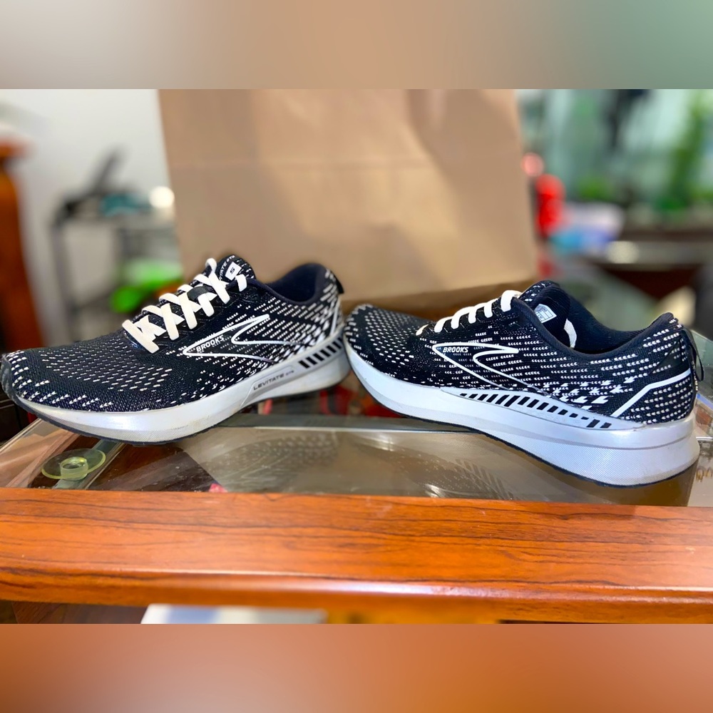 Brooks Levitate GTS Women’s size: 7.5